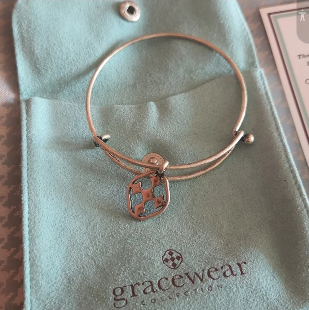 Gracewear Collection The Shield of Faith Design PUT FULL ARMOR OF GOD bracelet - Picture 3 of 8